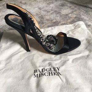 Badgley Mischka size 7 black satin strappy sandal